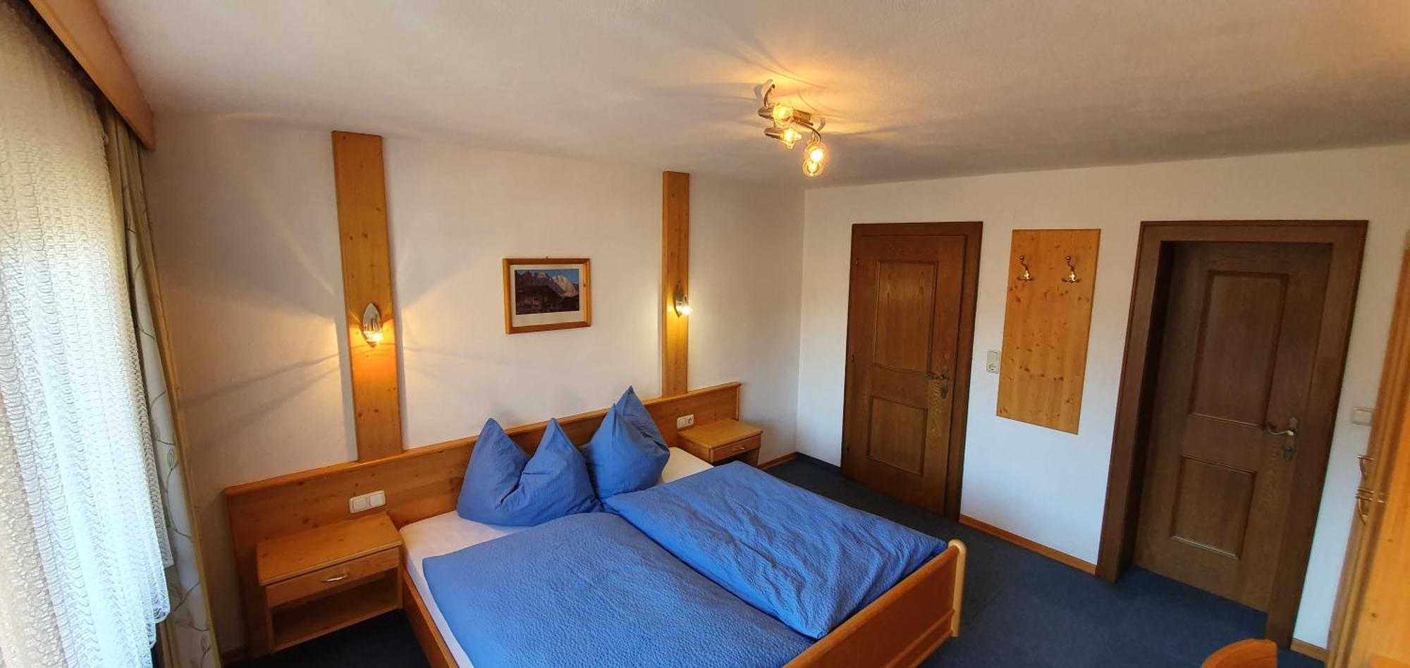 Pension Appartements Via Claudia Lermoos Room photo