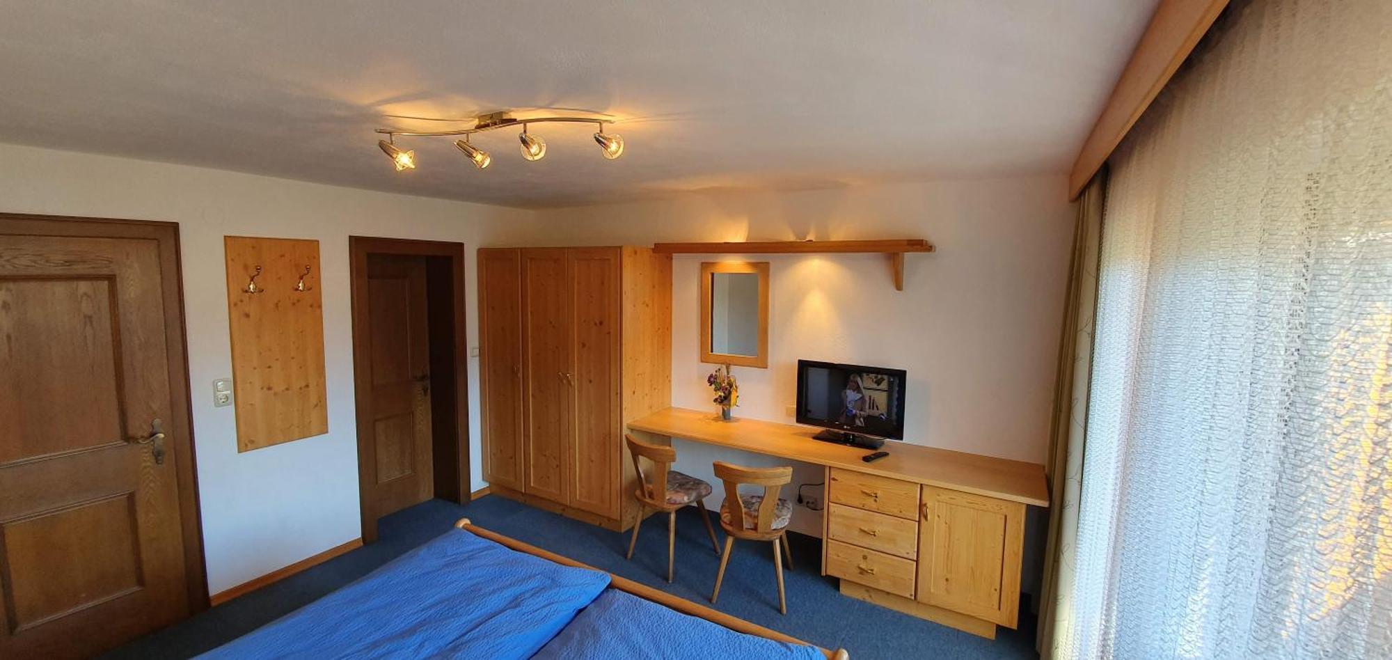 Pension Appartements Via Claudia Lermoos Room photo